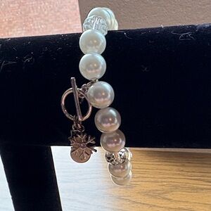 Avon Pearl Christmas Bracelet with Silver Accent with red and gold gift box